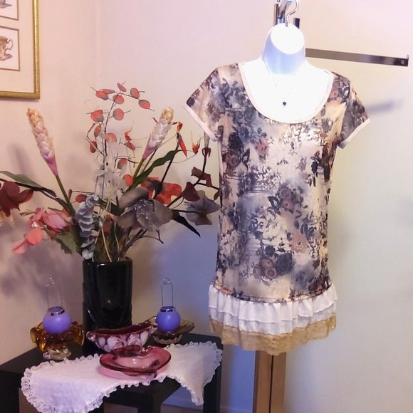 NWT Women’s Chic Beautiful Floral Printed Short Sleeve Scoop Neck Blouse Top - Picture 3 of 6